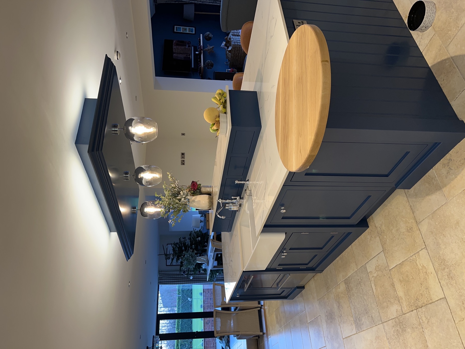 Lodge Farm — open plan kitchen with garden