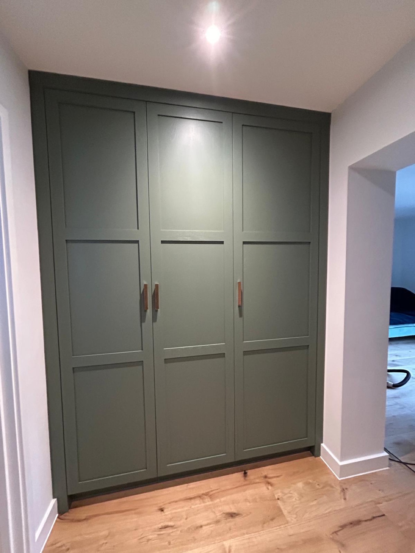 Bespoke fitted wardrobe features