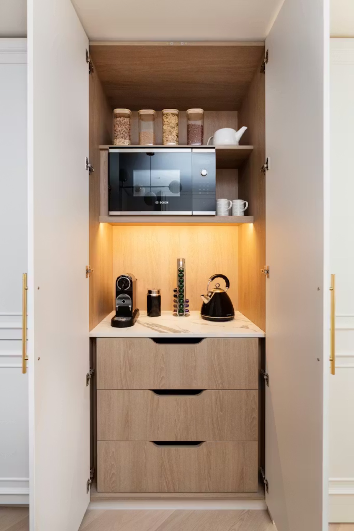 Gloucester Walk — hidden coffee station