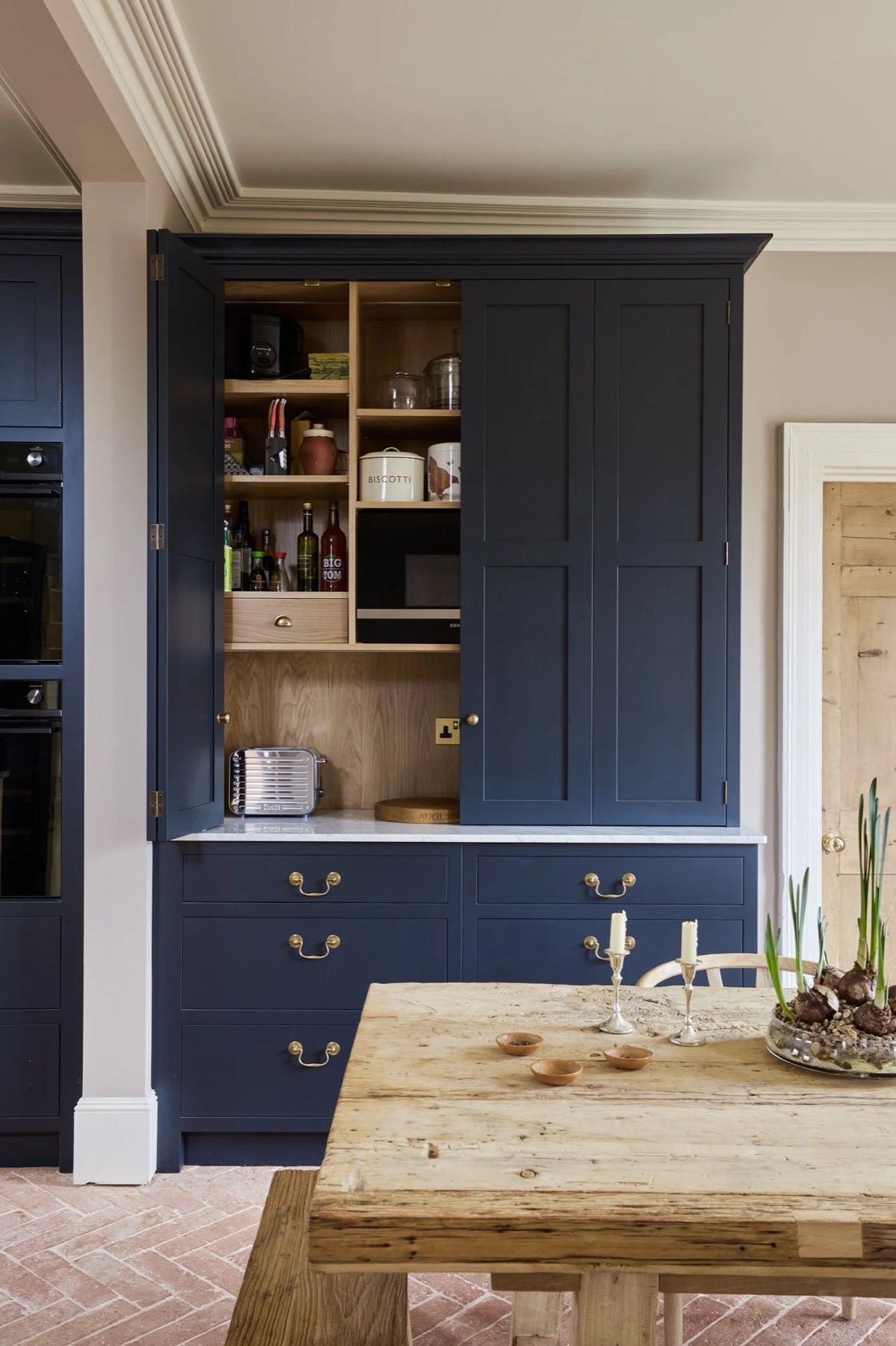 Kitchen installation detail