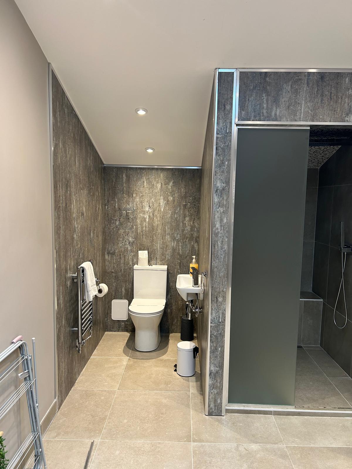 Bespoke bathroom by Rudd Bespoke Joinery