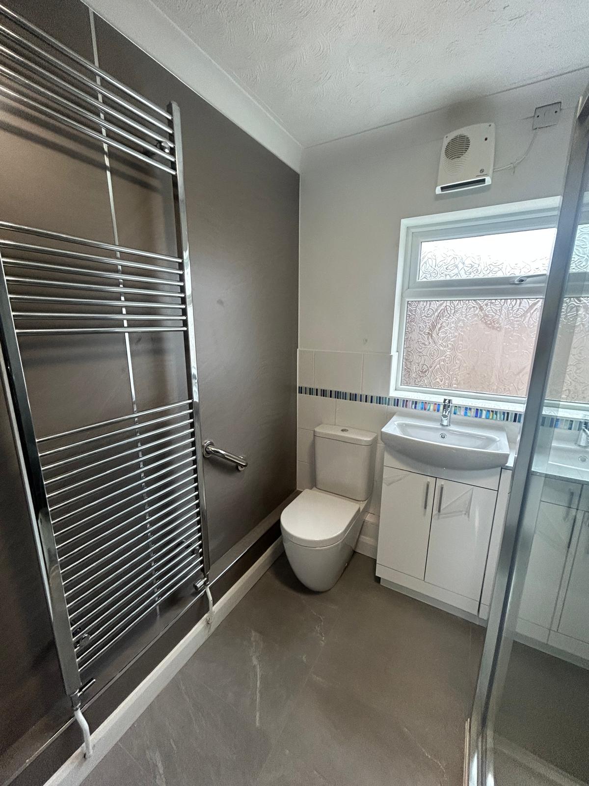 Bespoke bathroom by Rudd Bespoke Joinery